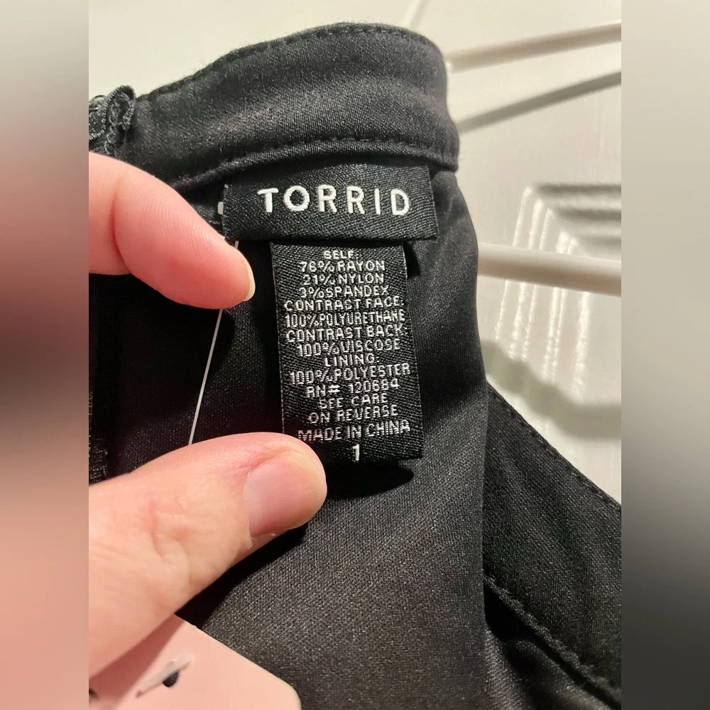 Torrid Peplum Blouse Pleather & Cut Out Details Size 1 - 2014 Holiday - BNWT - Picture 7 of 9